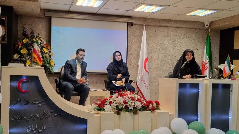 برگزاری نشست صمیمانه رئیس محترم موسسه آموزش عالی هلال ایران با کارکنان