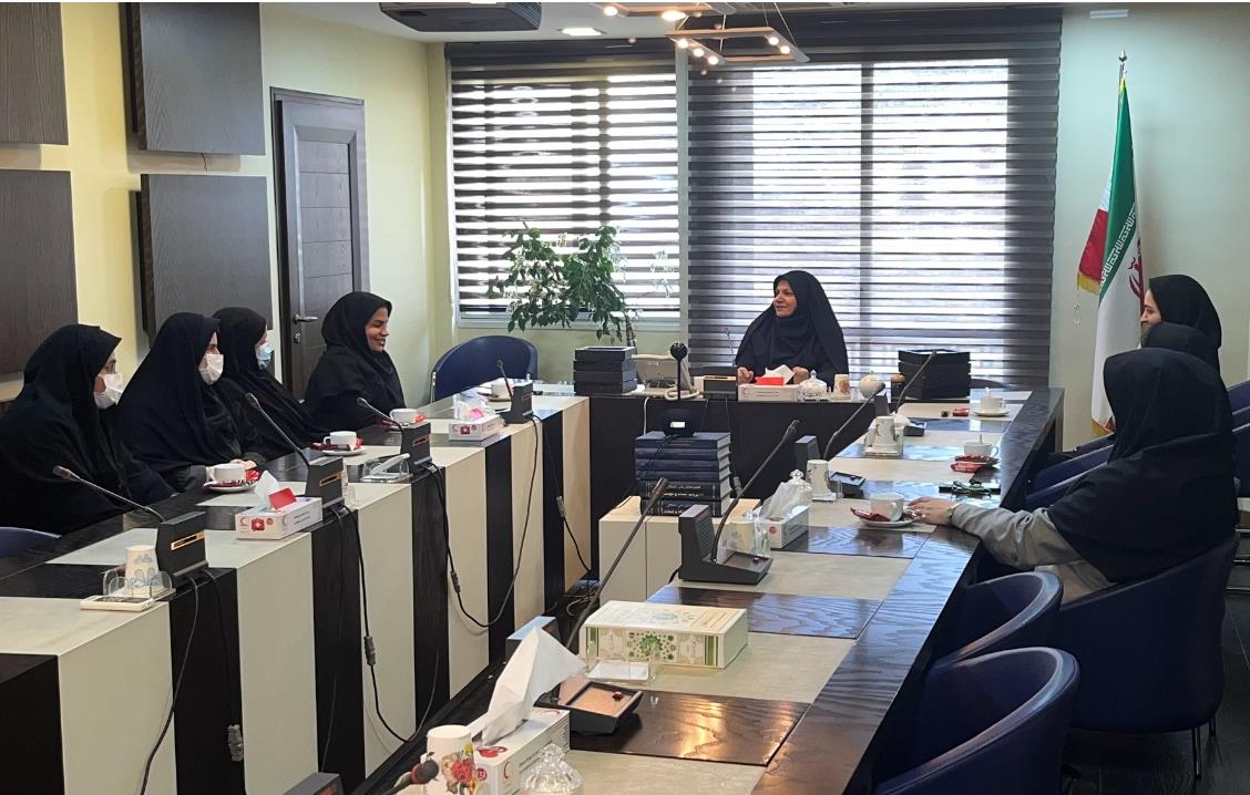 تقدیر از دختران موسسه هلال ایران به مناسبت ولادت حضرت معصومه (س)