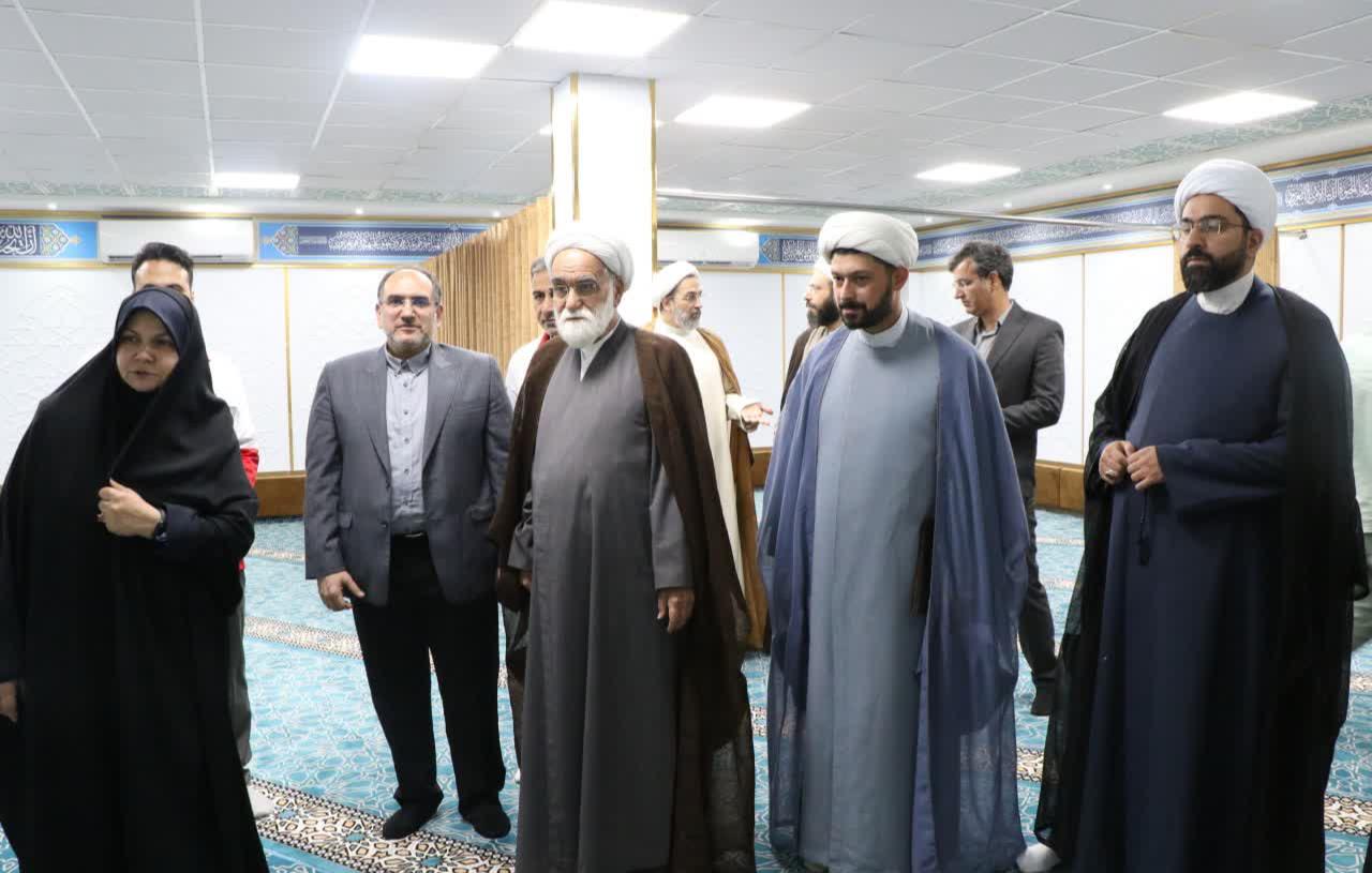 ندای ملکوتی اذان در نمازخانه موسسه هلال ایران طنین انداز شد.