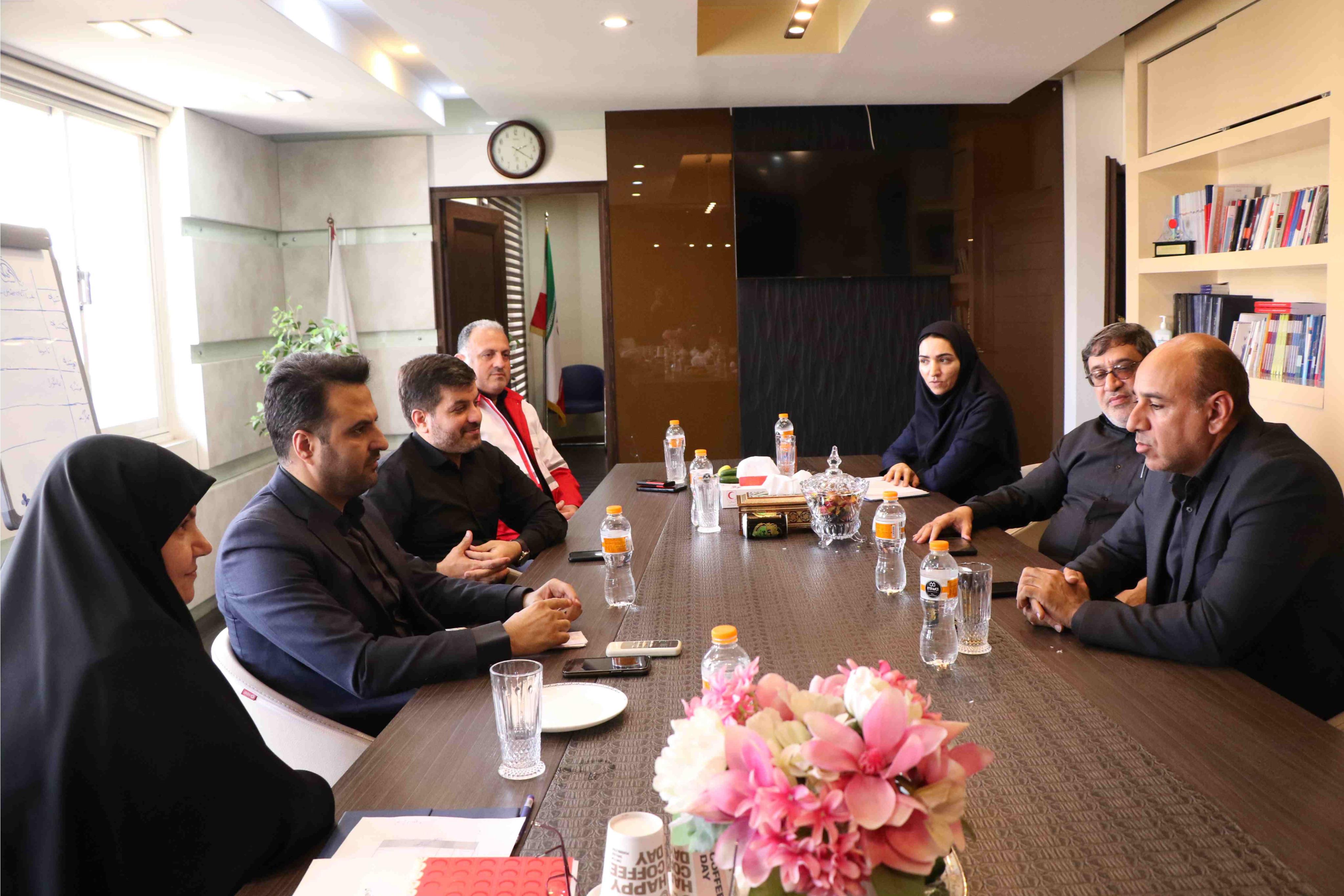 نشست هم اندیشی با مسئولین جمعیت هلال احمر استان گیلان و معاون سازمان امور اجتماعی کشور درخصوص مدیریت راهبردی امداد ساحلی